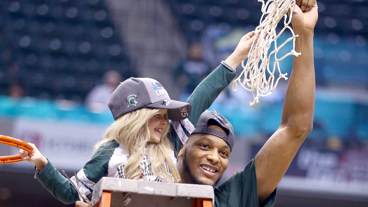 8-year-old battling cancer helps Spartans cut down nets